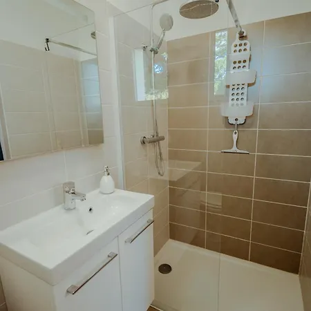 Agreable Maison De A Lacapelette בית נופש
